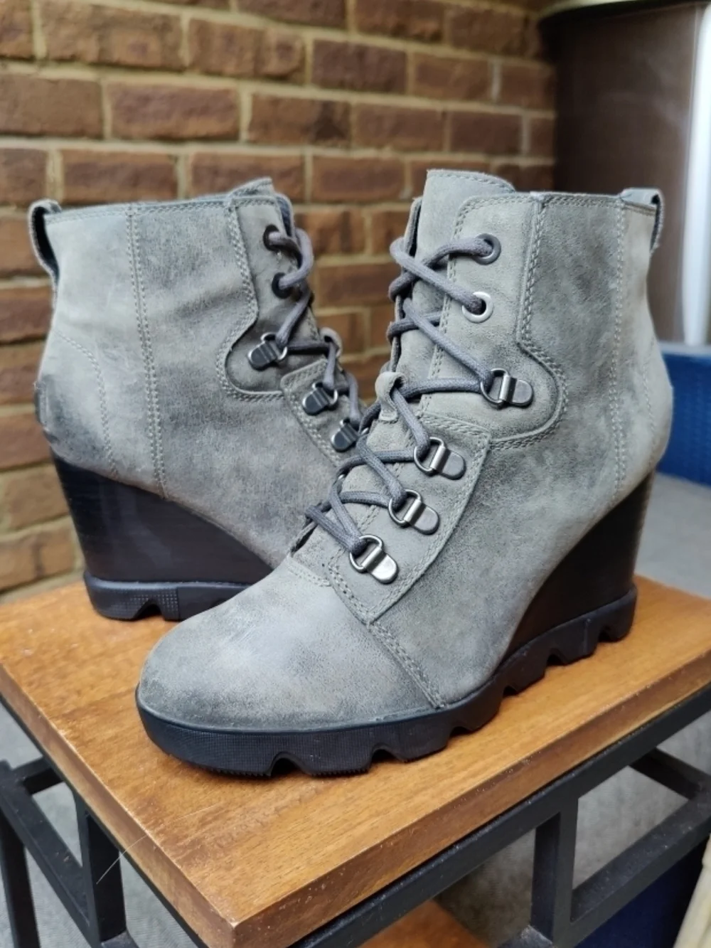 SOREL 7.5 Joan Uptown Lace Wedge Booties Quarry Gray Nubuck Leather Zip Lace-up